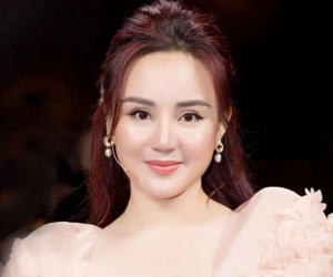 Vy Oanh gieo vần làm thơ mỉa 'ai đó' chỉ biết ngồi nói 'ảm nhảm', đánh lạc hướng dư luận để trốn tội