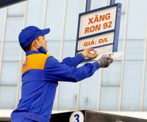 Giá xăng tăng mạnh, lên sát 23.000 đồng/lít