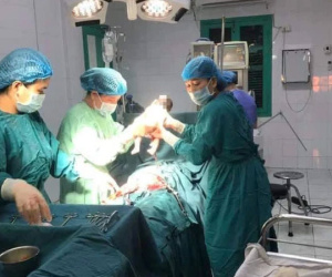 Mổ đẻ cấp cứu cho sản phụ mới 11 tuổi
