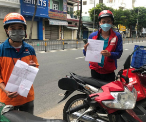 Vì sao shipper tại TPHCM đã tiêm đủ 2 mũi vắc xin vẫn phải xét nghiệm 3 ngày/lần?