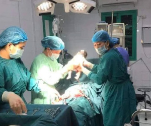 Thông tin bất ngờ vụ bé gái 11 tuổi sinh con bằng phương pháp mổ lấy thai ở Quảng Trị