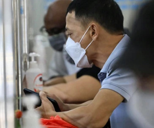 Ảnh: Khôi phục lại hoạt động của tàu khách Bắc Nam và Hà Nội - Hải Phòng, ga Hà Nội mở cửa bán vé
