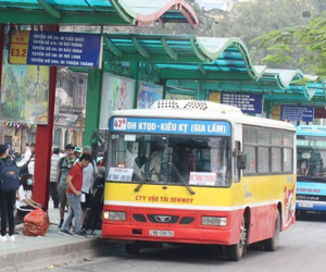 Hà Nội: Đề xuất mở lại buýt, taxi, xe công nghệ và xe khách từ 13/10