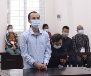 Đánh nam thanh niên rửa xe làm bắn nước vào mặt suýt chết, 2 cha con lãnh án tù