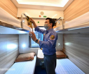 Đường sắt Hà Nội tất bật chuẩn bị cho chuyến tàu Thống Nhất vào Nam sau nhiều tháng tạm dừng