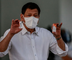 Tổng thống Philippines gợi ý đột nhập vào nhà tiêm vaccine những người còn chần chừ