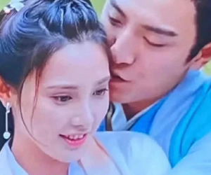 Bành Tiểu Nhiễm 'cứng người' khi bị bạn diễn nam hôn như... hút thùy não ở phim mới, xem ra nụ hôn khói thuốc còn đỡ chán!