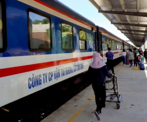 Khách đi tàu đến TP.HCM phải thông báo với chính quyền địa phương nơi cư trú