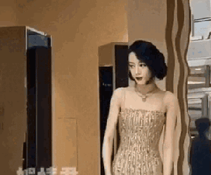 Địch Lệ Nhiệt Ba hôm nay xinh xuất sắc: Tóc ngắn hóa 'tiên tử', body có da có thịt nhìn gợi cảm, sang trọng hẳn lên