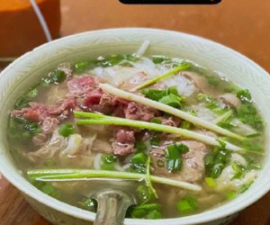 Dân mạng 'chạy đua với bão' đi ăn sáng ở thủ đô hôm nay, khoe ảnh nức lòng khắp MXH: Team ở nhà chỉ biết khóc thầm!