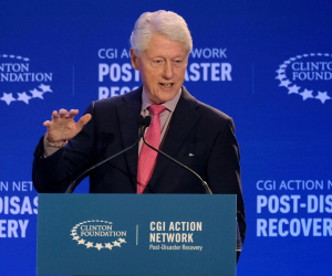 Cựu tổng thống Mỹ Bill Clinton nhập viện