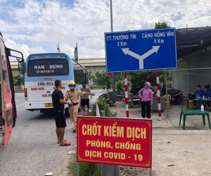 Quảng Ninh tiên phong bỏ xét nghiệm PCR bắt buộc, hàng loạt tỉnh thành vẫn yêu cầu phải có giấy test khi qua chốt