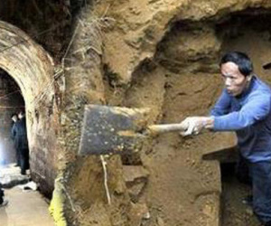 Tốn 20 năm cuộc đời đào trộm mộ, người đàn ông chưa kịp hưởng phú quý bỗng bị tóm cổ mất trắng, tất cả là do 2 chữ... tin đồn