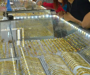 Giá vàng hôm nay 15-10: Đà tăng khựng lại khi chứng khoán quốc tế hồi phục