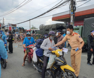 Vượt hơn 200km từ TP.HCM tới quê thì cha mất, Trung tá công an 'phá lệ' đưa thanh niên kịp về nhìn mặt lần cuối