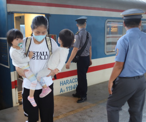 Chuyến tàu đầu tiên vào ga Sài Gòn, hàng trăm khách được về thẳng nhà