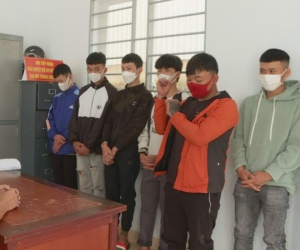 Học sinh lớp 10 rủ bạn đi trả thù, chém nhầm người đi đường