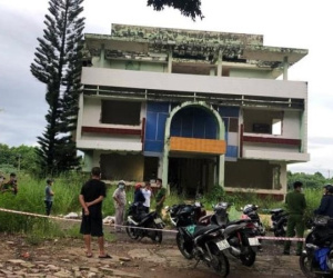 Phát hiện người đàn ông treo cổ bên trong căn nhà hoang