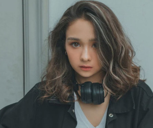 Nữ sinh con lai Việt - Đức nhan sắc đỉnh không thua gì idol K-Pop, xem ảnh quân sự mà chỉ muốn xin slot học cùng