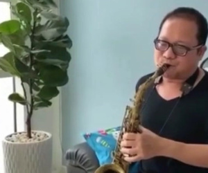 Sức khỏe nghệ sĩ Trần Mạnh Tuấn tiến triển tốt, không còn ngồi xe lăn và đã thổi saxophone trở lại