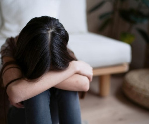 Nữ sinh có biểu hiện lạ, nói 1 câu khiến giáo viên gọi báo cảnh sát còng tay ông bố, phanh phui tội ác từ lời phán của thầy phong thủy