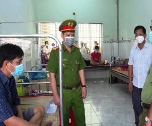 Tạm giữ người tấn công 2 công an Bạc Liêu vì bị cách ly 'chồng' cách ly