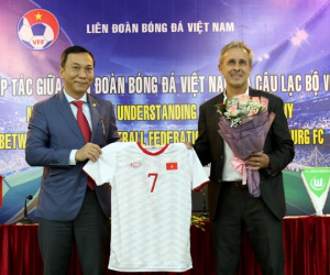 VFF thảo luận với giải bóng đá hàng đầu châu Âu về hợp tác phát triển bóng đá Việt Nam