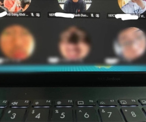 Nữ sinh ngủ quên khi học online, lúc sau tỉnh dậy liền 'chết sững' khi thấy thứ hiển thị trên màn hình máy tính