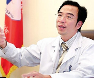 Sự nghiệp của ông Nguyễn Quang Tuấn, Giám đốc Bệnh viện Bạch Mai vừa bị khởi tố