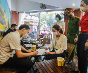 Hà Nội xử phạt cơ sở kinh doanh chưa thực hiện quy định quét mã QR