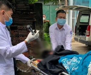 Vợ chém chồng nhập viện với cây phóng lợn cắm trên đầu, nghi do phát hiện chồng vào khách sạn với 'bồ' tối 20/10