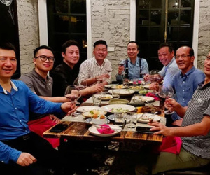 Bức ảnh hội tụ 4 huyền thoại của VTV: Ngày xưa cứ tới giờ cơm - giờ bóng là gặp, thoắt cái đã U50 cả rồi!