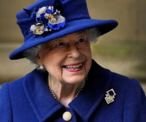 Nữ hoàng Anh Elizabeth II nhập viện qua đêm