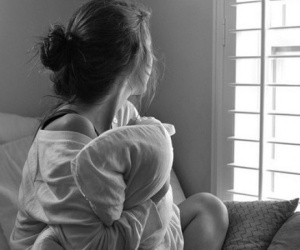 Tạm giữ hình sự nam thanh niên làm bạn gái nhí có thai, sinh con