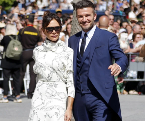 Phải công nhận Victoria Beckham diện váy dáng dài đỉnh của đỉnh!