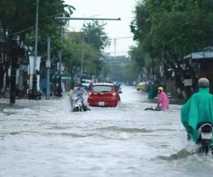 Quảng Ngãi: Mưa như trút nước, lũ lên nhanh làm nhiều nơi ngập nặng
