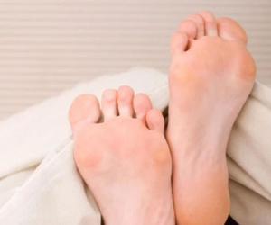 'Căn bệnh sát thủ' hầu như không có triệu chứng, trừ dấu hiệu ở chân