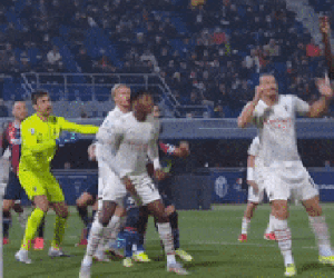 Ibrahimovic lần đầu tiên phản lưới nhà trong sự nghiệp
