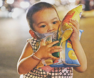 Vợ mất vì Covid-19, chồng cùng 3 đứa con nhỏ đi lượm ve chai ở Sài Gòn: 'Con thích đến trường học chữ lắm...'