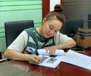 Ca sĩ Vy Oanh nộp đơn yêu cầu khởi tố bà Nguyễn Phương Hằng vì phát ngôn 'zĩ dãng zơ záy', 'đẻ thuê'...