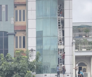 Cháy nhà 5 tầng, nhiều người thoát chết