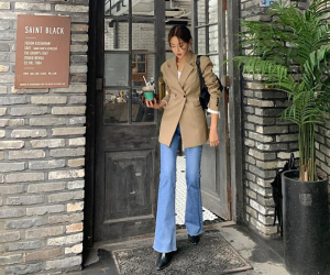 Kiểu quần jeans đang hot ngang ngửa jeans ống rộng: Sang chảnh, kéo chân tít tắp
