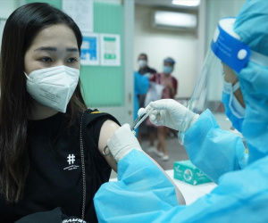 Tiêm đủ vắc xin vẫn mắc COVID-19, không được chủ quan