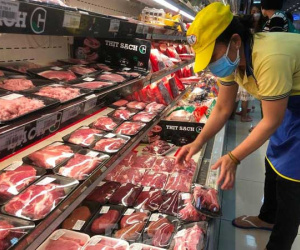 Thịt heo đồng loạt giảm giá, bà nội trợ tranh thủ mua ào ào