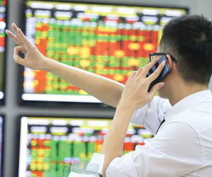 Chứng khoán lội ngược dòng, cổ phiếu lớn đồng thuận tăng giá