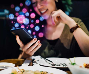 4 cách tránh bị tổn thương khi hẹn hò online