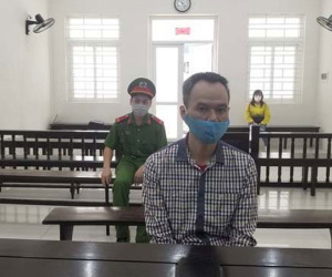 Bảo vệ trường học ở Hà Nội đâm thấu ngực đồng nghiệp để rửa hận