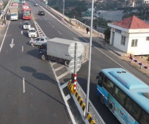Dừng đỗ xe trên cầu bị phạt nặng như thế nào?