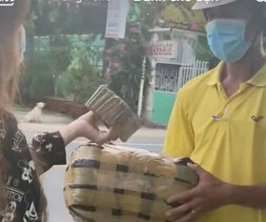 Cầm xấp tiền lẻ trả đơn hàng 1 triệu đồng, cô gái khiến cả cộng đồng mạng phẫn nộ vì: 'Hành động vô duyên mà tưởng mình hài hước!'