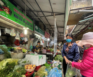 Hà Nội: Giá rau tăng cao, tiểu thương và người dân lắc đầu ngao ngán